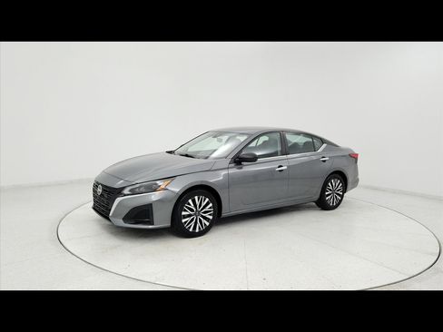 Used 2024 Nissan Altima 2.5 SV FWD image 1