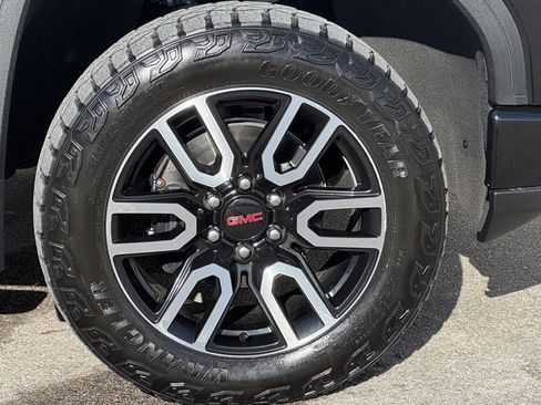 Used 2022 GMC Sierra 1500 AT4 w/ AT4 Premium Package image 3