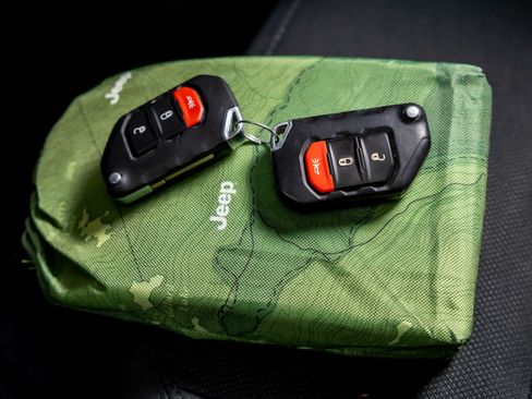 Used 2019 Jeep Wrangler Unlimited Sahara image 38