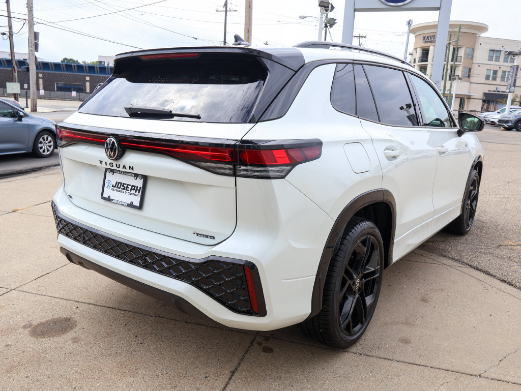 New 2026 Volkswagen Tiguan SE R-Line AWD/4WD image 5