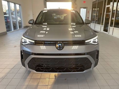 Certified 2025 Volkswagen Taos SE w/ Panoramic Sunroof Package image 6