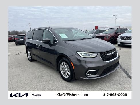 Used 2023 Chrysler Pacifica Touring-L image 1