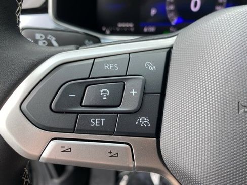 New 2025 Volkswagen Taos SE image 34