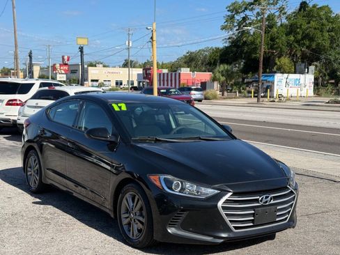 Used 2017 Hyundai Elantra SE FWD image 4