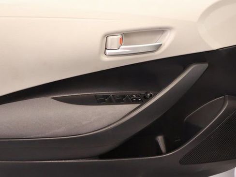 Used 2020 Toyota Corolla LE image 11