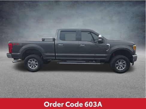Used 2017 Ford F250 XLT w/ XLT Premium Package AWD/4WD image 4