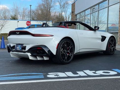 Used 2021 Aston Martin V8 Vantage Roadster image 42
