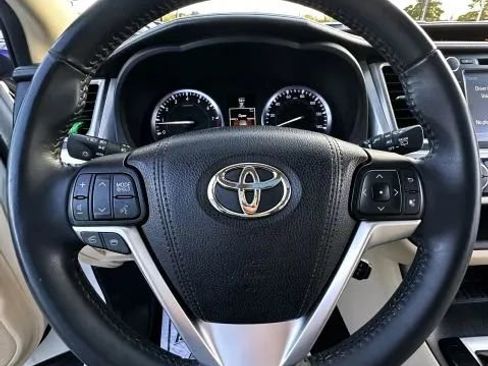 Used 2016 Toyota Highlander XLE image 30