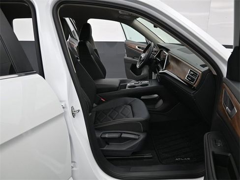 New 2026 Volkswagen Atlas SE image 14