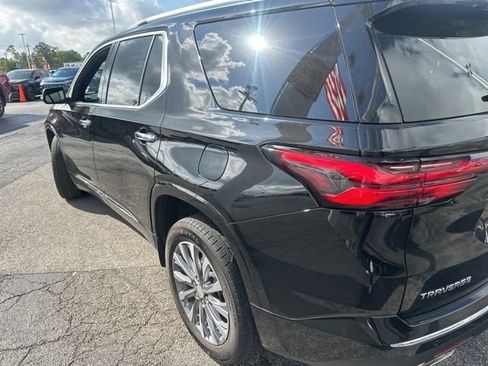 Used 2023 Chevrolet Traverse Premier image 3