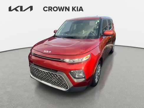Certified 2022 Kia Soul LX FWD image 2