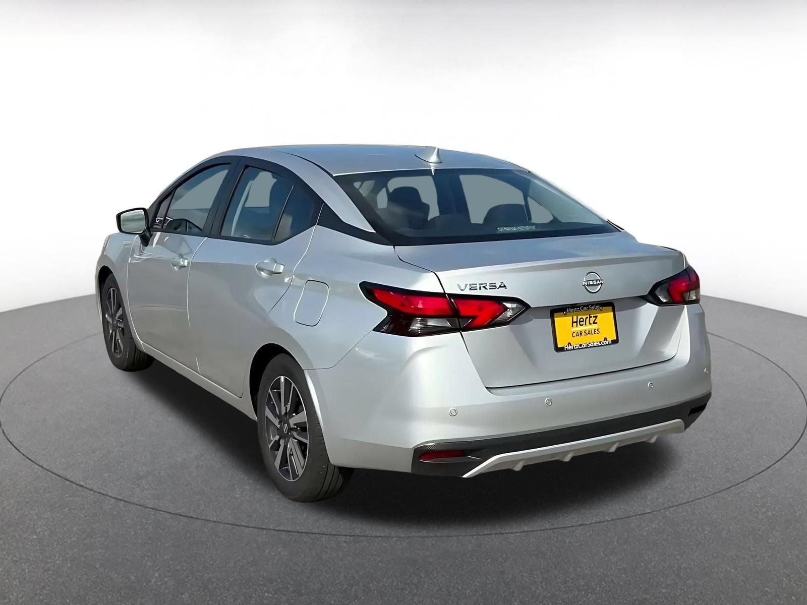 Used 2025 Nissan Versa SV FWD image 10