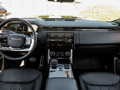 Used 2023 Land Rover Range Rover SE image 11