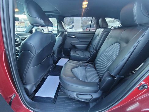 Used 2023 Toyota Highlander AWD image 15