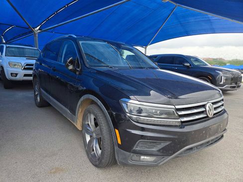 Used 2018 Volkswagen Tiguan SEL Premium image 2