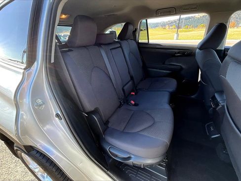 Used 2024 Toyota Highlander LE image 27