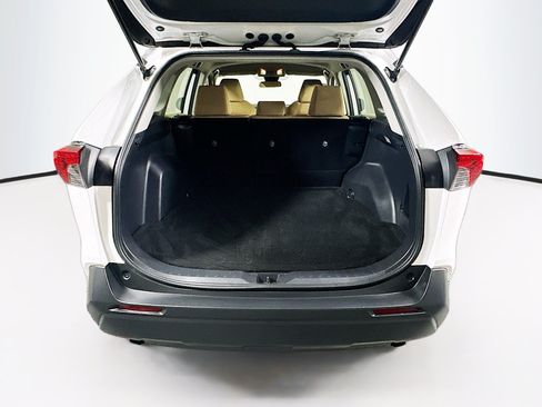Used 2020 Toyota RAV4 LE FWD image 30