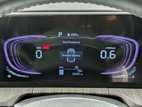 Used 2024 Kia Telluride EX w/ EX Captain's Chair Package FWD image 16