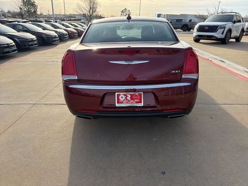 Used 2023 Chrysler 300 Touring RWD image 4