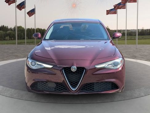 Used 2017 Alfa Romeo Giulia image 2