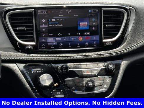 Used 2025 Chrysler Pacifica Limited FWD image 17