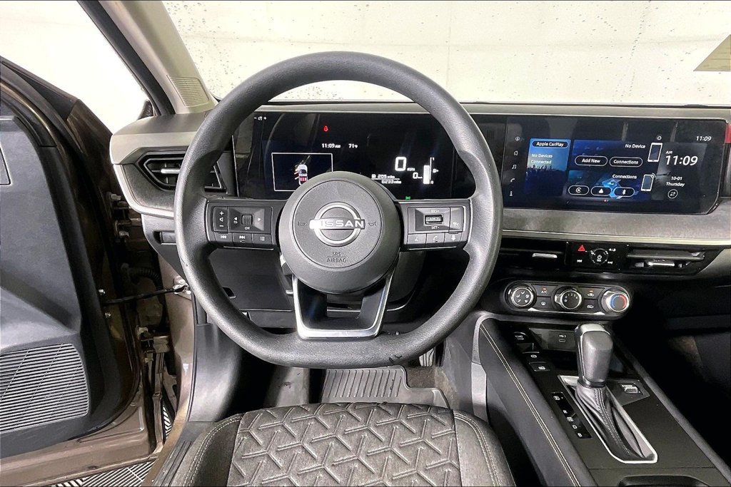 Used 2025 Nissan Kicks SV AWD/4WD image 6