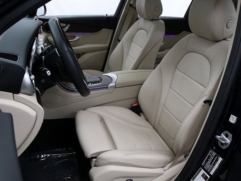 Used 2022 Mercedes-Benz GLC 300 GLC 300 image 9