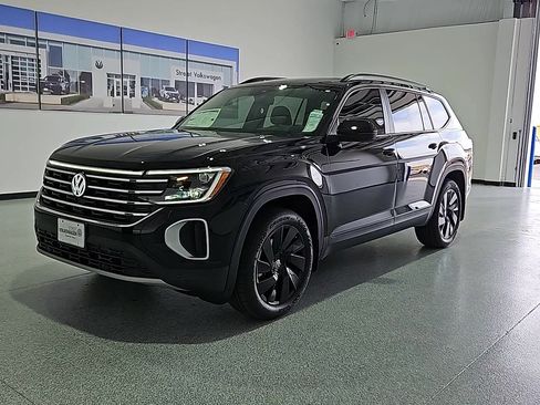 New 2026 Volkswagen Atlas SE FWD image 5