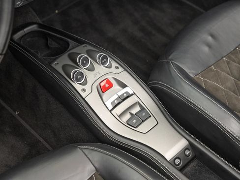 Used 2012 Ferrari 458 Spider RWD image 34