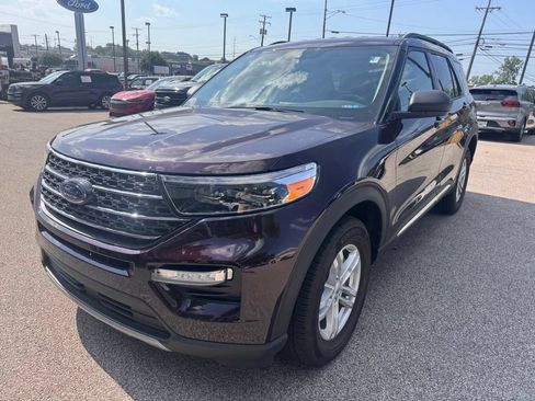 Certified 2023 Ford Explorer XLT w/ Equipment Group 202A AWD/4WD image 1