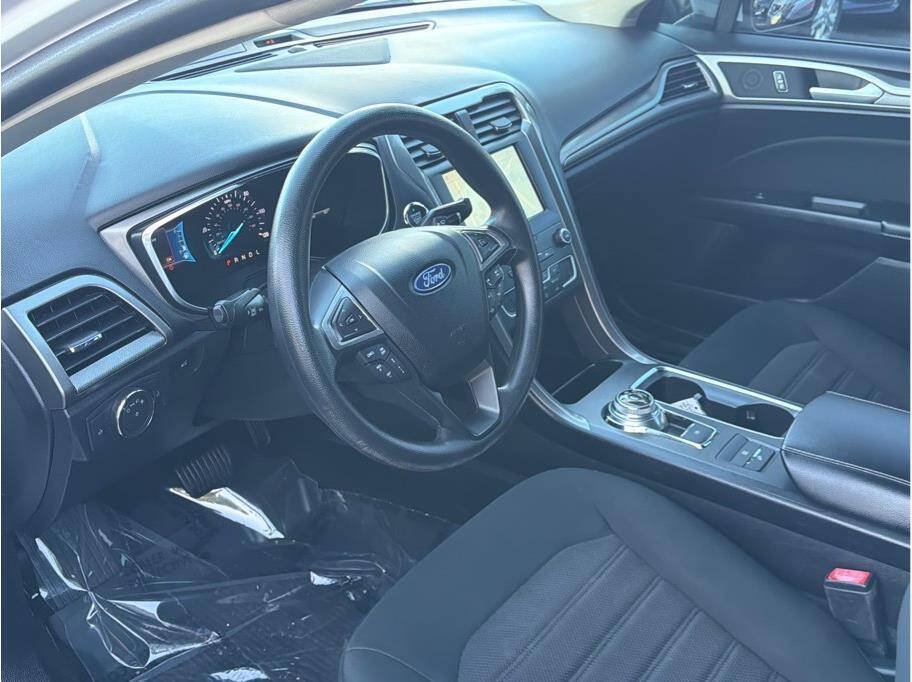Used 2020 Ford Fusion SE FWD image 6