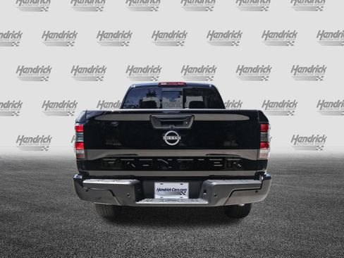 Used 2025 Nissan Frontier SV image 9