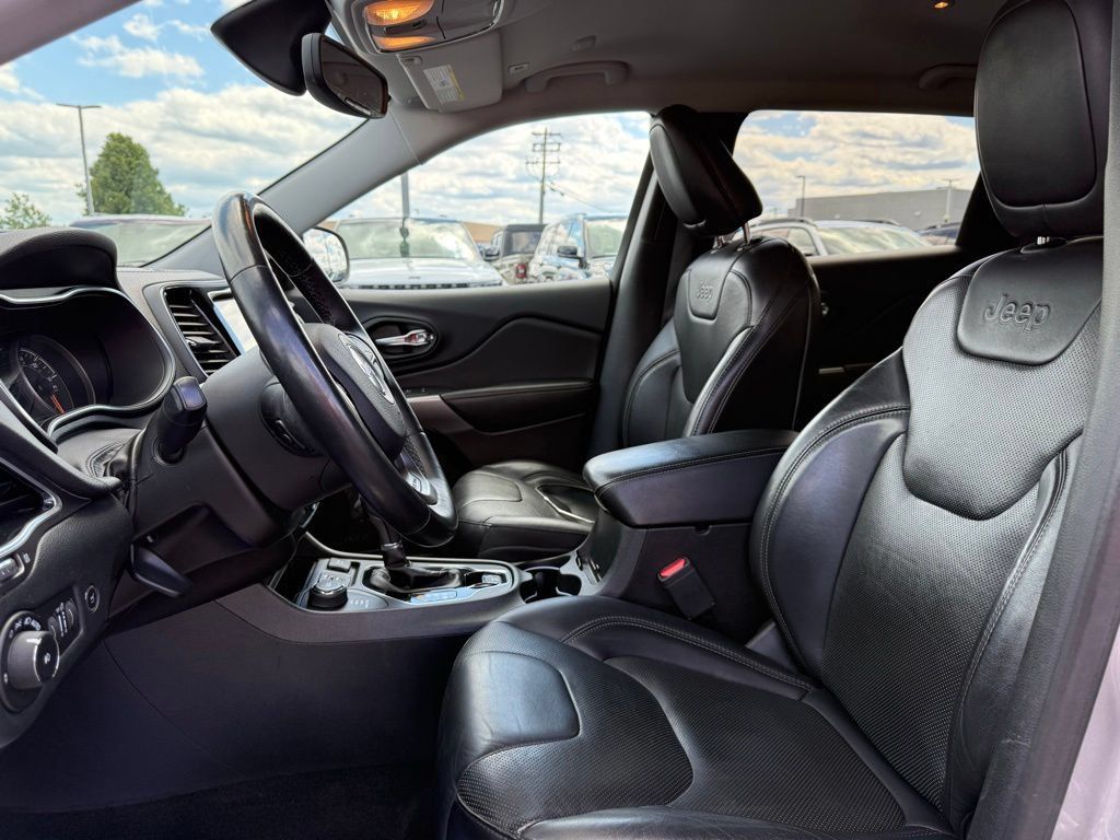Used 2019 Jeep Cherokee Limited AWD/4WD image 11
