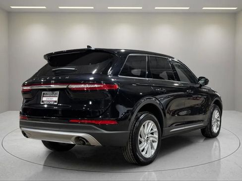 Certified 2025 Lincoln Corsair AWD image 3