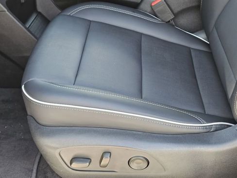 Used 2025 Buick Enclave Preferred FWD image 22