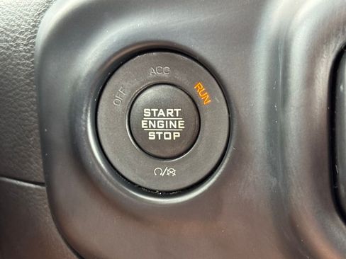 Used 2019 Jeep Wrangler Sport AWD/4WD image 23