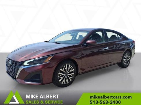 Used 2023 Nissan Altima 2.5 SV FWD image 3