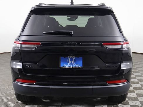 Used 2023 Jeep Grand Cherokee Limited w/ Black Appearance Package AWD/4WD image 13