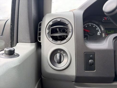 Used 2013 Ford E-350 and Econoline 350 XLT image 38