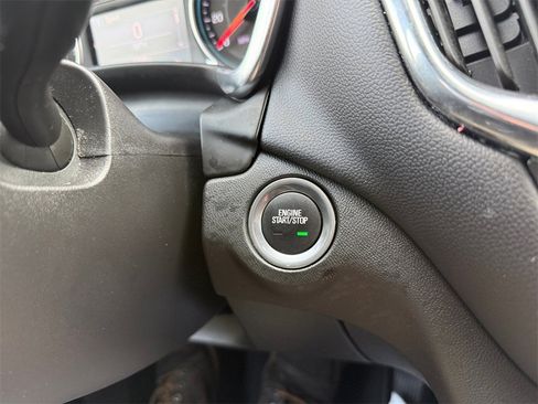 Used 2023 Chevrolet Equinox LT w/ Driver Convenience Package image 30