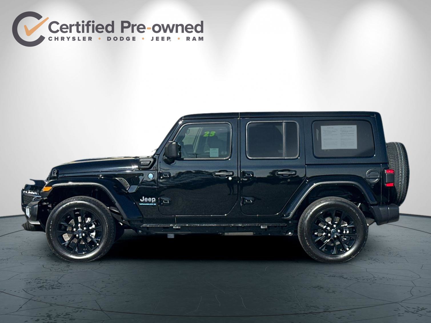 Used 2025 Jeep Wrangler Unlimited Sahara w/ Safety Group AWD/4WD image 7