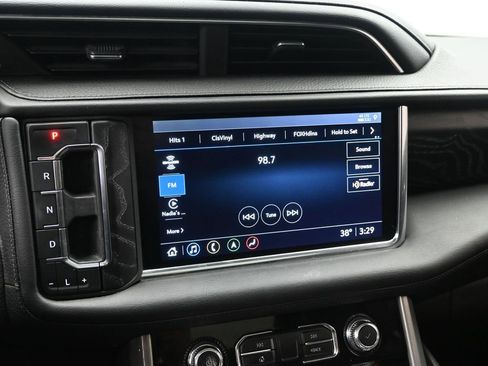 Used 2021 GMC Yukon XL Denali w/ Advanced Technology Package image 16