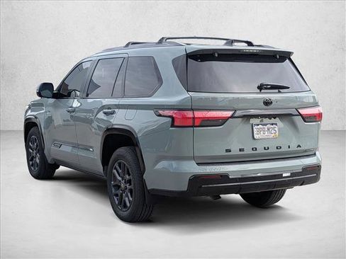 Used 2025 Toyota Sequoia Platinum image 7