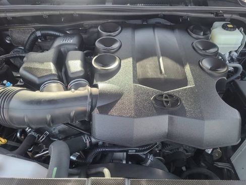Used 2020 Toyota 4Runner SR5 AWD/4WD image 22