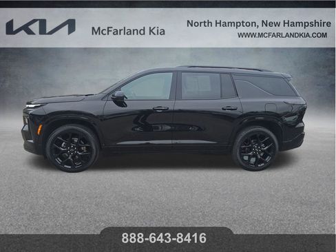 Used 2025 Chevrolet Traverse RS AWD/4WD image 3