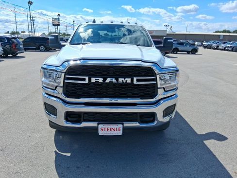 Used 2024 RAM 2500 Tradesman w/ Chrome Appearance Group AWD/4WD image 3