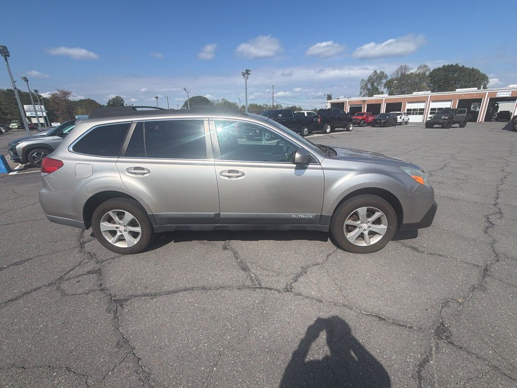 Used 2014 Subaru Outback 2.5i Premium AWD/4WD image 3
