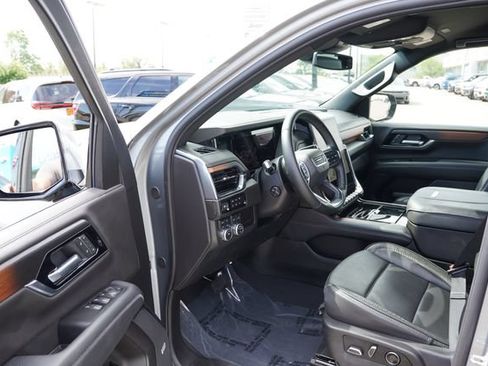 Used 2025 GMC Yukon XL Denali AWD/4WD image 15