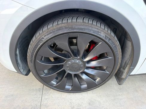 Used 2023 Tesla Model Y Performance AWD/4WD image 13