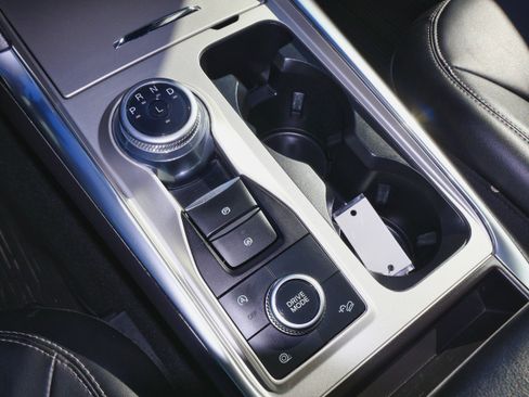 Used 2024 Ford Explorer XLT w/ Equipment Group 202A image 28